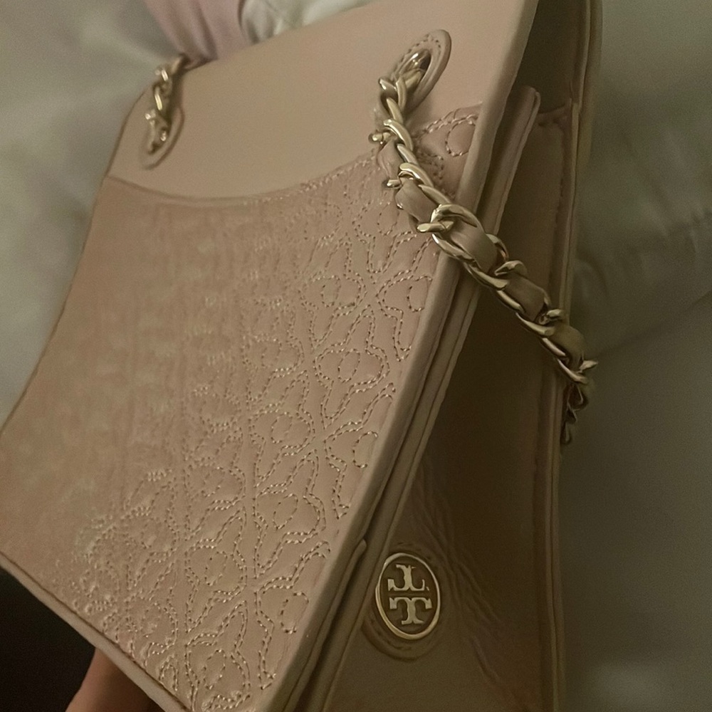 tory burch bay excellent condition